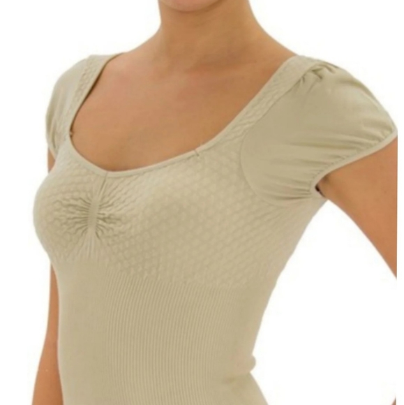 Fitted Top - Picture 2 of 8